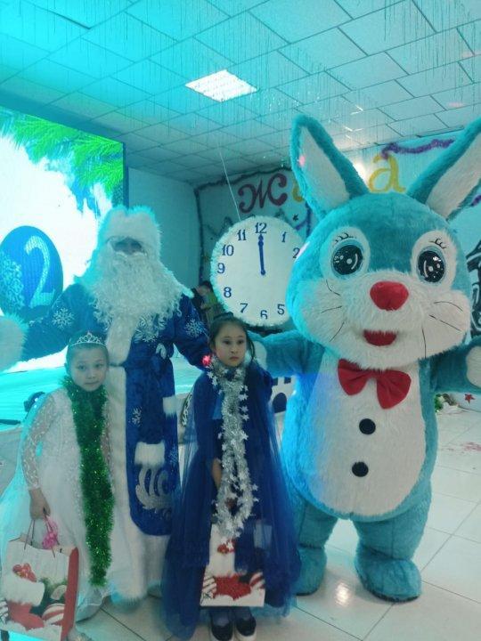 28 желтоқсан күні аудан әкімінің "Ертегі әлеміне саяхат" атты жаңа жылдық шыршасына оқушыларымыз қатысып көтеріңкі көңіл-күймен оралды.